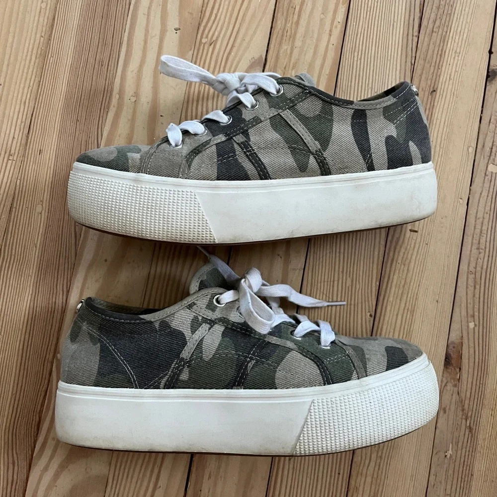 Steve Madden Emmi Camo Platform Sneakers Womens 9M Green Camouflage casual shoe